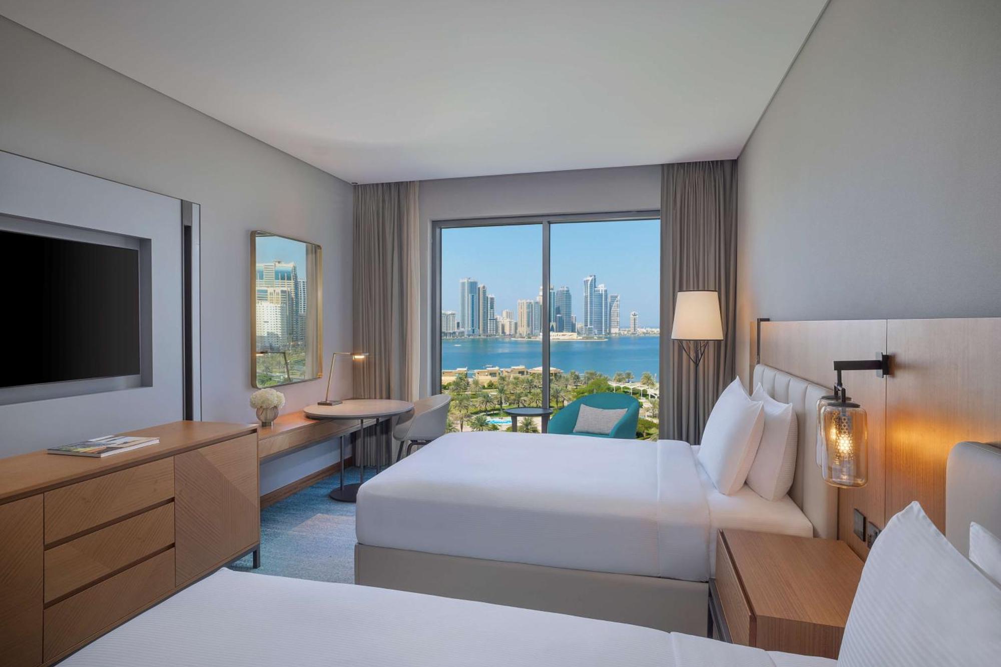 Doubletree By Hilton Sharjah Waterfront Hotel And Residences Экстерьер фото